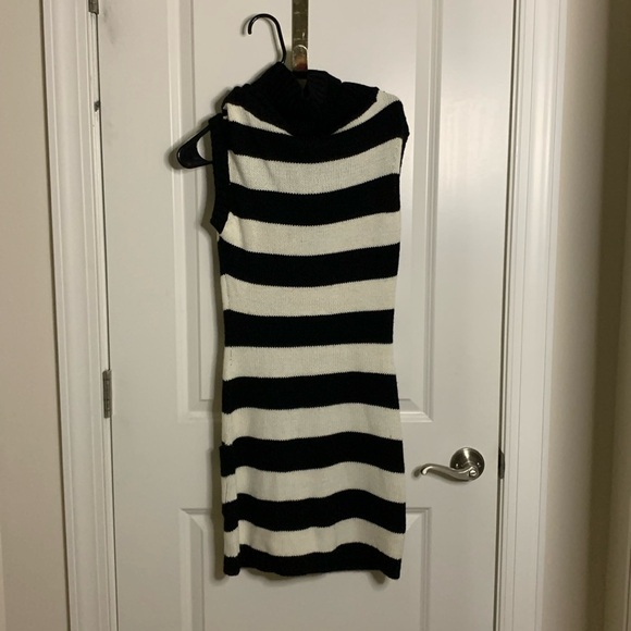 Right on time for fall!!  Get it while it’s new - Picture 1 of 2